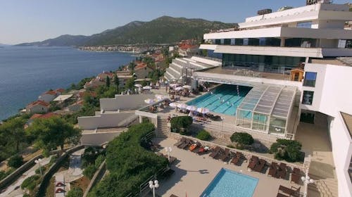 Grand Hotel Neum - Prvomajski wellness oddih ob morju, Neum, Bosna in Hercegovina - 360 EUR - 3x nočitev v dvoposteljni sobi pogled park za 2 osebi, Polpenzion