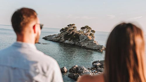 Hotel Riva by Aycon - Družinska pomlad in jesen v Petrovcu, Petrovac, Črna gora - 529 EUR - 5x nočitev v dvoposteljni Standard sobi s pogledom na atrij ali pogledom na gore za 2 osebi (1 otrok do 11,99 let brezplačno), Zajtrk