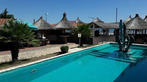 Tribunia Beach Hotel - Poletje v Tribunju, Tribunj, Dalmacija, Hrvaška - 1119 EUR - 7x nočitev v dvoposteljni sobi ali apartmaju (glede na razpoložljivost) za 2 osebi, Polpenzion