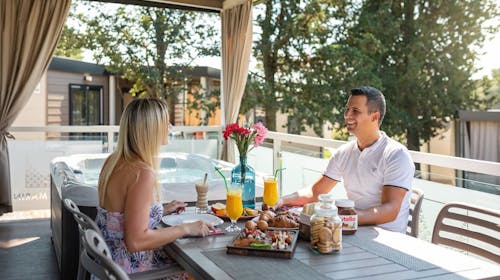 Santa Marina Camping - Družinski poletni oddih v Poreču, Poreč, Istra, Hrvaška - 640 EUR - 5x nočitev v Premium Relax mobilni hiški za 4 osebe (2 otroka do 11,99 let brezplačno), Posteljnina in brisače