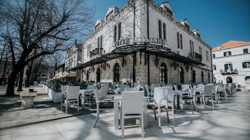 Hotel Platani - Družinski oddih v čarobnem Trebinju, Trebinje, Bosna in Hercegovina - 78,50 EUR - 1x nočitev v dvoposteljni sobi za 1 osebo (1 otrok do 8 let brezplačno), Zajtrk