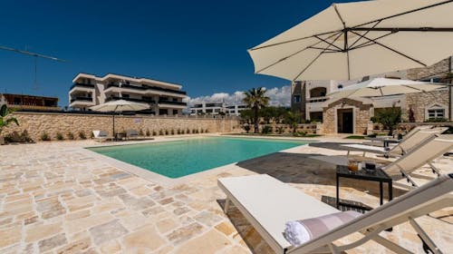 Chateau Dabo Luxury Pool Apartments - Oddih na Pagu, Novalja, Hrvaška - 224 EUR - 2x nočitev v dvosobnem apartmaju (4+2) za 6 oseb, Uporaba zunanjega bazena (glede na vremenske razmere)