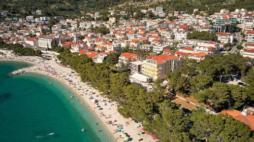 Alemaris Resort - Pomlad in jesen v prenovljenem hotelu za velike družine, Baška Voda, Makarska rivijera, Hrvaška - 309 EUR - 2x nočitev v Standard družinski sobi z balkonom na morski strani (2 povezani sobi) za 4 osebe (2 otroka do 11,99 let brezplačno), Polpenzion (samopostrežni zajtrk in večerja)