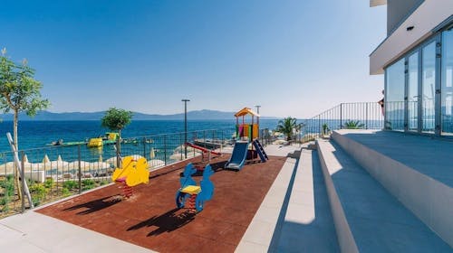 Morenia All Inclusive Resort - All inclusive pomladno razvajanje z animacijo, Podaca, Makarska riviera, Dalmacija, Hrvaška - 320 EUR - 2x nočitev v Comfort plus sobi z balkonom (stran morje) za 2 osebi (2 otroka do 7,99 let brezplačno), Uporaba 3 zunanjih ogrevanih bazenov: infinity, fun in otroški bazen