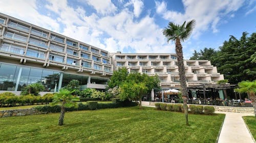 Hotel Mediteran Plava Laguna - Družinsko poletje v Poreču, Poreč, Istra, Hrvaška - 939 EUR - 5x nočitev v dvoposteljni Classic sobi z dodatnim ležiščem in balkonom za 2 osebi (1. otrok do 11,99 let in 2. otrok do 4,99 let brezplačno), Polpenzion