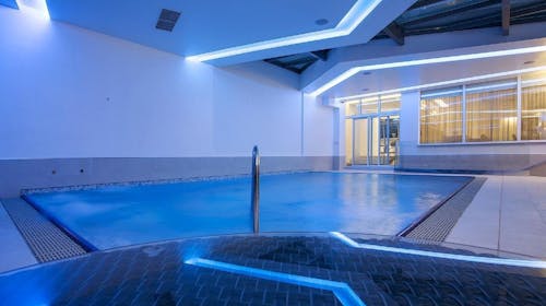 Adrion Aparthotel - Družinski wellness oddih v Istri, Pula, Istra, Hrvaška - 299 EUR - 2x nočitev v apartmaju s pogledom na NP Brijuni za 2 osebi (2 otroka do 7 let brezplačno), Postrežen zajtrk ali brezplačna postrežba v sobi (glede na željo gosta)