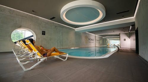 Hotel Nomad - Majska wellness sprostitev na Bjelašnici , Bjelašnica, Sarajevo, Bosna in Hercegovina - 168 EUR - 2x nočitev v Superior sobi s pogledom na cesto za 2 osebi, Zajtrk