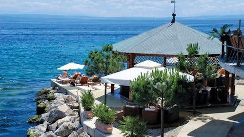 Apartmaji Kestenovi dvori - Oddih na opatijski rivieri, Lovran, Hrvaška - 80 EUR - 2x nočitev v apartmaju za 4 osebe, Posteljnina in brisače