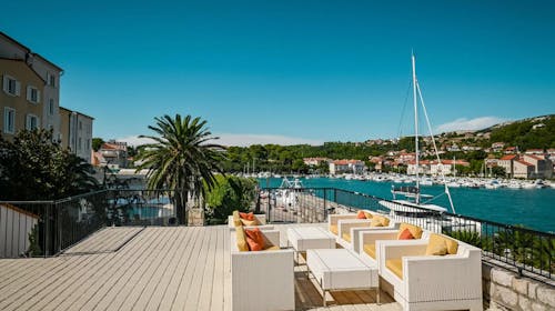 Hotel International - Začetek poletja na Rabu, Rab, Hrvaška - 244 EUR - 2x nočitev v dvoposteljni sobi s pogledom na mesto ali morje (odvisno od razpoložljivosti) za 2 osebi (1 otrok do 6. leta brezplačno), Polpenzion