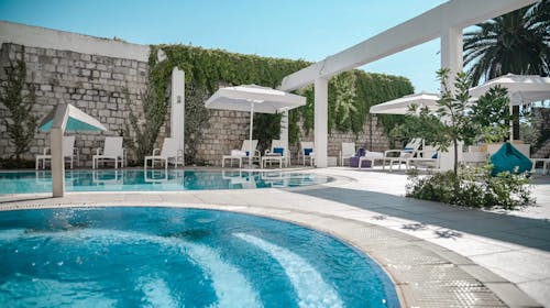 Hotel International - Začetek poletja na Rabu, Rab, Hrvaška - 348 EUR - 3x nočitev v dvoposteljni sobi s pogledom na mesto ali morje (odvisno od razpoložljivosti) za 2 osebi (1 otrok do 6. leta brezplačno), Polpenzion
