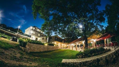 Adria Centar Koćuša - Poletni oddih na prelepi reki Trebižat, Ljubuški, Bosna in Hercegovina - 575 EUR - 4x nočitev v dvoposteljni sobi za 4 osebe, Zajtrk