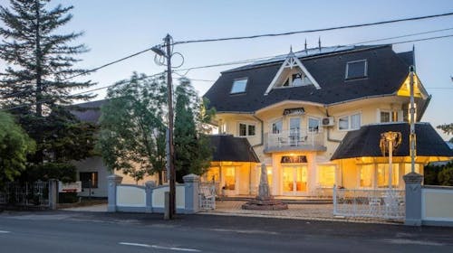 Admiral Family Resort - Oddih na Blatnem jezeru, Keszthely, Madžarska - 296 EUR - 3x nočitev v Superior sobi za 2 osebi, Zajtrk