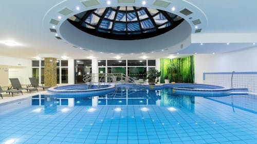 Hotel Napfeny Zalakaros - Oddih v Zalakarosu, Zalakaros, Madžarska - 279 EUR - 3x nočitev v Standard troposteljni sobi za 2 osebi, Polpenzion (samopostrežni zajtrk in 3-hodna večerja)