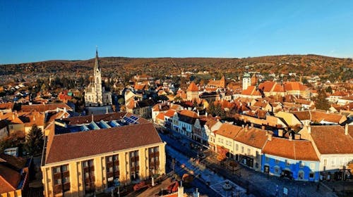 Hotel Irottko - Družinski oddih, Kőszeg, Madžarska - 147 EUR - 2x nočitev v dvoposteljni sobi za 2 osebi (1 otrok od 0 do 11,99 let brezplačno), Polpenzion (samopostrežni zajtrk in samopostrežna ali 4-hodna večerja)