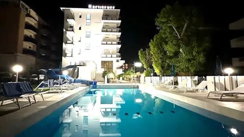 Club Hotel Residence Cesenatico - Oddih v Italiji, Cesenatico, Italija - 2375 EUR - 7x nočitev v štiriposteljni sobi z balkonom za 2 osebi (2 otroka do 14 let in 1 otrok do 2,99 let brezplačno), All inclusive