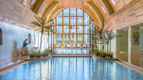 NaturMed Hotel Carbona - Wellness oddih, Heviz, Madžarska - 688 EUR - 4x nočitev v dvoposteljni Standard plus sobi za 2 osebi, Polpenzion (zajtrk in večerja)