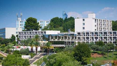 Hotel Istra Plava Laguna - Poletje v Poreču, Poreč, Istra, Hrvaška - 779 EUR - 7x nočitev v Economy sobi z dodatnim ležiščem za 2 osebi (1. otrok do 11,99 let in 2. otrok do 4,99 let brezplačno), Polpenzion