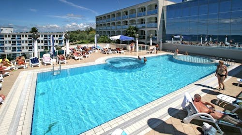 Hotel Gran Vista Plava Laguna - Poletje v Poreču, Poreč, Istra, Hrvaška - 1169 EUR - 7x nočitev v dvoposteljni Economy sobi z dodatnim ležiščem za 2 osebi (1. otrok do 11,99 let in 2. otrok do 4,99 let brezplačno), Polpenzion in pijača ob večerji