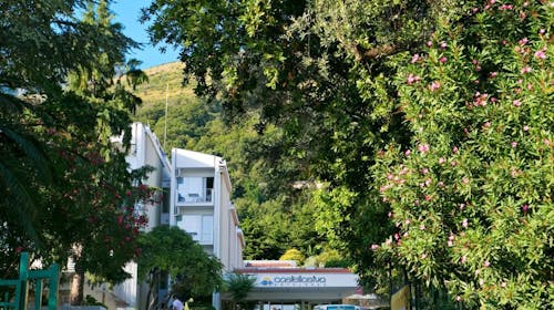 Hotel Castellastva - Poletje v Petrovcu, Petrovac, Črna gora - 693 EUR - 5x nočitev v Standard dvoposteljni sobi za 2 osebi, Polpenzion
