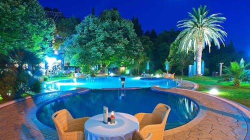 Hotel Rivijera - Poletje v Petrovcu, Petrovac, Črna gora - 699 EUR - 5x nočitev v dvoposteljni Standard sobi za 2 osebi (1 otrok do 11,99 let brezplačno), Polpenzion