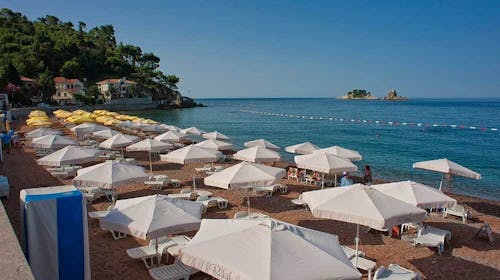 Hotel Rivijera - Poletje v Petrovcu, Petrovac, Črna gora - 1092 EUR - 7x nočitev v dvoposteljni Standard sobi za 2 osebi (1 otrok do 11,99 let brezplačno), Polpenzion