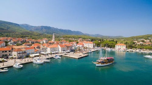 Hotel Hvar - All inclusive pomlad na Hvaru, Jelsa, otok Hvar, Dalmacija, Hrvaška - 381 EUR - 3x nočitev v dvoposteljni Comfort sobi z dodatnim ležiščem in balkonom (stran park) za 2 osebi (1. otrok do 11,99 let in 2. otrok do 2,99 let brezplačno), All Inclusive