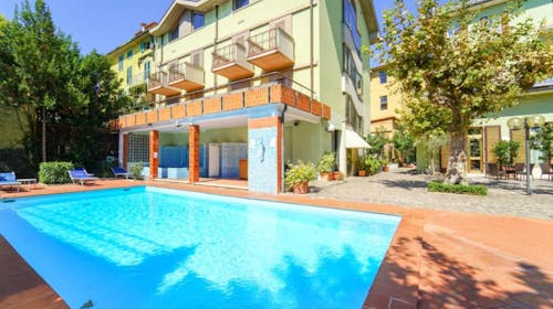 Hotel Cappelli - Oddih v Toskani, Montecatini Terme, Italija - 168 EUR - 2x nočitev v dvoposteljni Standard sobi za 2 osebi, Zajtrk