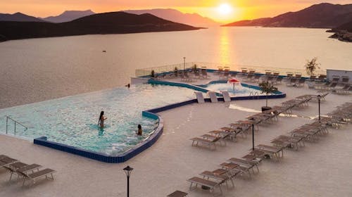 Grand Hotel Neum - Wellness oddih ob morju, Neum, Bosna in Hercegovina - 264 EUR - 2x nočitev v dvoposteljni sobi pogled park za 2 osebi, Polpenzion