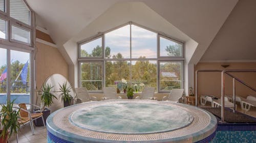 Kristály Hotel Keszthely - Romantični wellness oddih med tednom, Keszthely, Madžarska - 240 EUR - 2x nočitev v Deluxe sobi za 2 osebi, Polpenzion