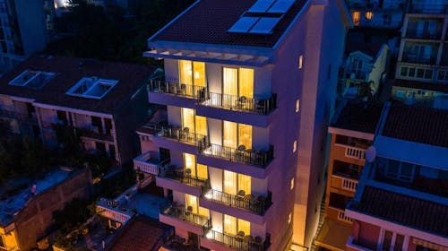 Hotel Bono by Aycon - Družinsko poletje, Bečići, Črna gora - 504 EUR - 3x nočitev v dvoposteljni Standard sobi (z dodatnim ležiščem) za 2 osebi (1 otrok do 11,99 let brezplačno), Zajtrk