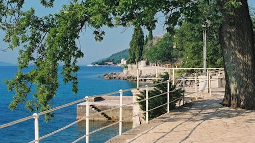 Hotel Park - First minute poletje v Lovranu, Lovran, Hrvaška - 456 EUR - 3x nočitev v dvoposteljni Standard sobi za 2 osebi (1. otrok do 13,99 let in 2. otrok do 2,99 let bivata brezplačno), Polpenzion (zajtrk in večerja)