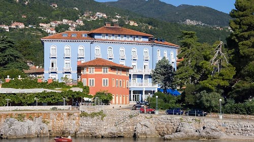 Hotel Park - First minute poletje v Lovranu, Lovran, Hrvaška - 495 EUR - 3x nočitev v dvoposteljni sobi morska stran za 2 osebi (1. otrok do 13,99 let in 2. otrok do 2,99 let bivata brezplačno), Polpenzion (zajtrk in večerja)