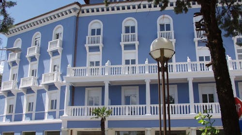 Hotel Park - First minute poletje v Lovranu, Lovran, Hrvaška - 558 EUR - 3x nočitev v dvoposteljni sobi morska stran za 2 osebi (1. otrok do 13,99 let in 2. otrok do 2,99 let bivata brezplačno), Polpenzion (zajtrk in večerja)