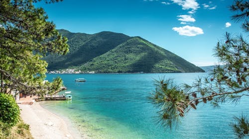Villa Vanty by Aycon - Začetek poletja na prestižni lokaciji, Sveti Stefan, Črna gora - 352 EUR - 5x nočitev v dvoposteljni Standard sobi za 2 osebi, Brezplačen Wi-Fi