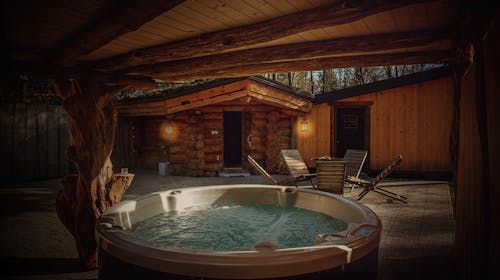 Camping Menina - Oddih v hiški z jacuzzijem, Rečica ob Savinji, Slovenija - 200 EUR - 2x nočitev v leseni hiški z jacuzzijem za 2 osebi, Ogrevanje in klima