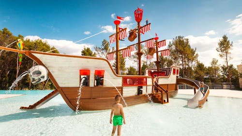 Santa Marina Camping - Družinski poletni oddih v Poreču, Poreč, Istra, Hrvaška - 270 EUR - 3x nočitev v Premium Comfort mobilni hiški za 4 osebe (2 otroka do 11,99 let brezplačno), Posteljnina in brisače