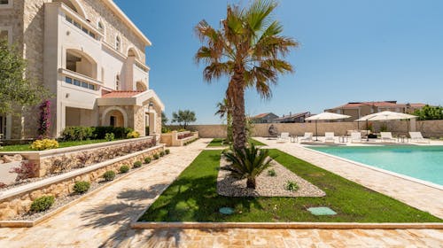 Chateau Dabo Luxury Pool Apartments - Junij na Pagu, Novalja, Hrvaška - 531 EUR - 3x nočitev v dvosobnem apartmaju (4+2) za 6 oseb, Uporaba zunanjega bazena (glede na vremenske razmere)