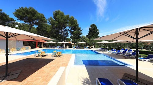 Mediteranska vas San Antonio - Poletje v Dalmaciji v dvoje, Biograd na Moru, Dalmacija, Hrvaška - 990 EUR - 5x nočitev v dvoposteljni sobi s teraso za 2 osebi, Polpenzion