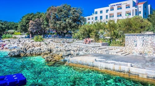 La Luna Island Hotel - All inclusive družinski oddih na Pagu z vključeno masažo - Posebna akcija, Lun, otok Pag, Hrvaška - 259 EUR - 2x nočitev v dvoposteljni Standard sobi z dodatnim ležiščem za 2 osebi (1 otrok do 11,99 let in 1 otrok do 4,99 let brezplačno), All inclusive