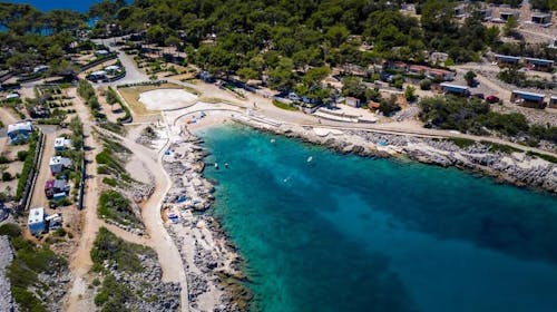 Camping Village Poljana - Mobilna hiška - Oddih na Malem Lošinju, Mali Lošinj, Hrvaška - 162 EUR - 3x nočitev v mobilni hiški Bellavista za 4 osebe (1 otrok do 11,99 let brezplačno), Uporaba elektrike, plina in vode