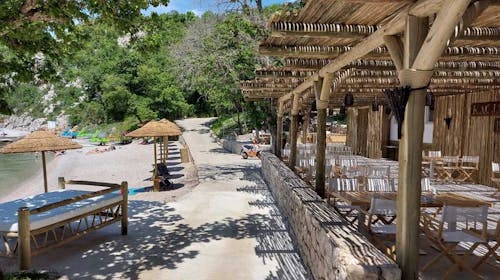 Holiday resort Kačjak - Poletje za družine, Kačjak, Hrvaška - 985 EUR - 7x nočitev v troposteljni sobi z balkonom morska stran za 2 osebi (1 otrok do 11,99 let brezplačno), Polpenzion
