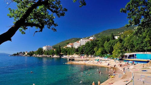 Apartmaji Kestenovi dvori - Oddih na opatijski rivieri, Lovran, Hrvaška - 55 EUR - 1x nočitev v apartmaju za 4 osebe, Posteljnina in brisače