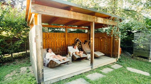 Camping Bela krajina - Glamping in wellness keltski oddih ob Kolpi, Podzemelj, Gradac, Slovenija - 240 EUR - 2x nočitev v glamping keltski hiški za 2 osebi, Bogat lokalni zajtrk