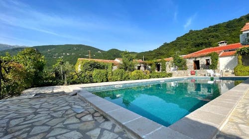 Hotel Opera - Družinski oddih na črnogorski obali, Prijevor, Jaz, Črna gora - 1194 EUR - 7x nočitev v troposteljni sobi za 2 osebi (otrok do 12. leta brezplačno), Polpenzion