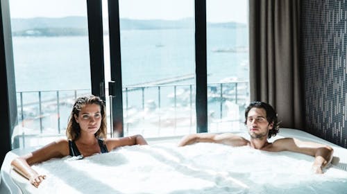 Ilirija Resort - Hotel Ilirija - VIP premium paket razvajanja s polnim penzionom, Biograd na Moru, Dalmacija, Hrvaška - 385 EUR - 2x nočitev v dvoposteljni Premium Club sobi za 2 osebi (1 otrok do 12. leta in 1 otrok do 7. leta brezplačno), Polni penzion