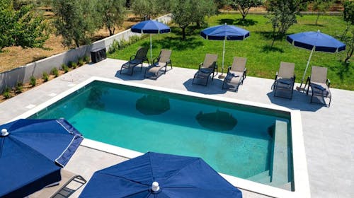 Villa Campi Dalmatia - Oddih v luksuzni villi z bazenom v Zadru, Galovac, Zadar, Hrvaška - 2949 EUR - 5x nočitev v luksuzni villi z bazenom za 10 oseb, Uporaba zasebnega ogrevanega bazena z ležalniki