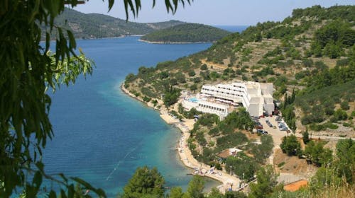 Adria All Inclusive Hotel - All inclusive počitnice na Korčuli , Vela Luka, Korčula, Dalmacija, Hrvaška - 988 EUR - 7x nočitev v sobi s pogledom na park za 2 osebi (1 otrok do 6,99 let brezplačno), All inclusive (zajtrk, kosilo, večerja, pijača ob obrokih, coffee time, izbira pijač v aperitiv baru)