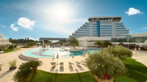 Hotel Olympia Sky - Začetek poletja v vrhunskem hotelu - Deluxe soba, Vodice, Dalmacija, Hrvaška - 518 EUR - 2x nočitev v dvoposteljni Deluxe sobi z balkonom in pogledom na morje za 2 osebi (1 otrok do 5,99 let in 1 otrok do 12,99 let brezplačno), Polpenzion