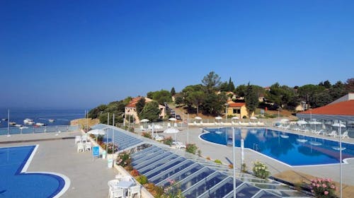 Resort Petalon - Začetek poletja v Vrsarju, Vrsar, Istra, Hrvaška - 258 EUR - 2x nočitev v Standard dvoposteljni sobi za 2 osebi, Polpenzion