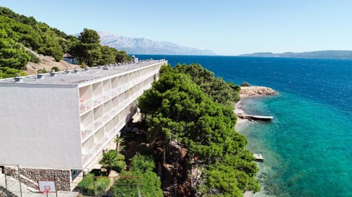 Sagitta Holiday Resort - Družinski začetek poletja v Omišu, Omiš, Dalmacija, Hrvaška - 449 EUR - 2x nočitev v Superior družinskom bungalovu ali apartmanu za 2 osebi (2 otroka do 13,99 let in 1 otrok do 7,99 let brezplačno), All inclusive